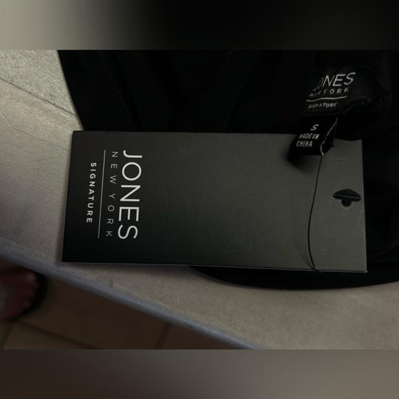 Jones New York Signature Mock Turtleneck Size Small - Picture 7 of 7